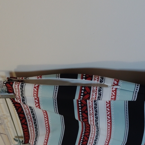 NWT Ann Taylor Size 2 Slim Skirt - Picture 4 of 5